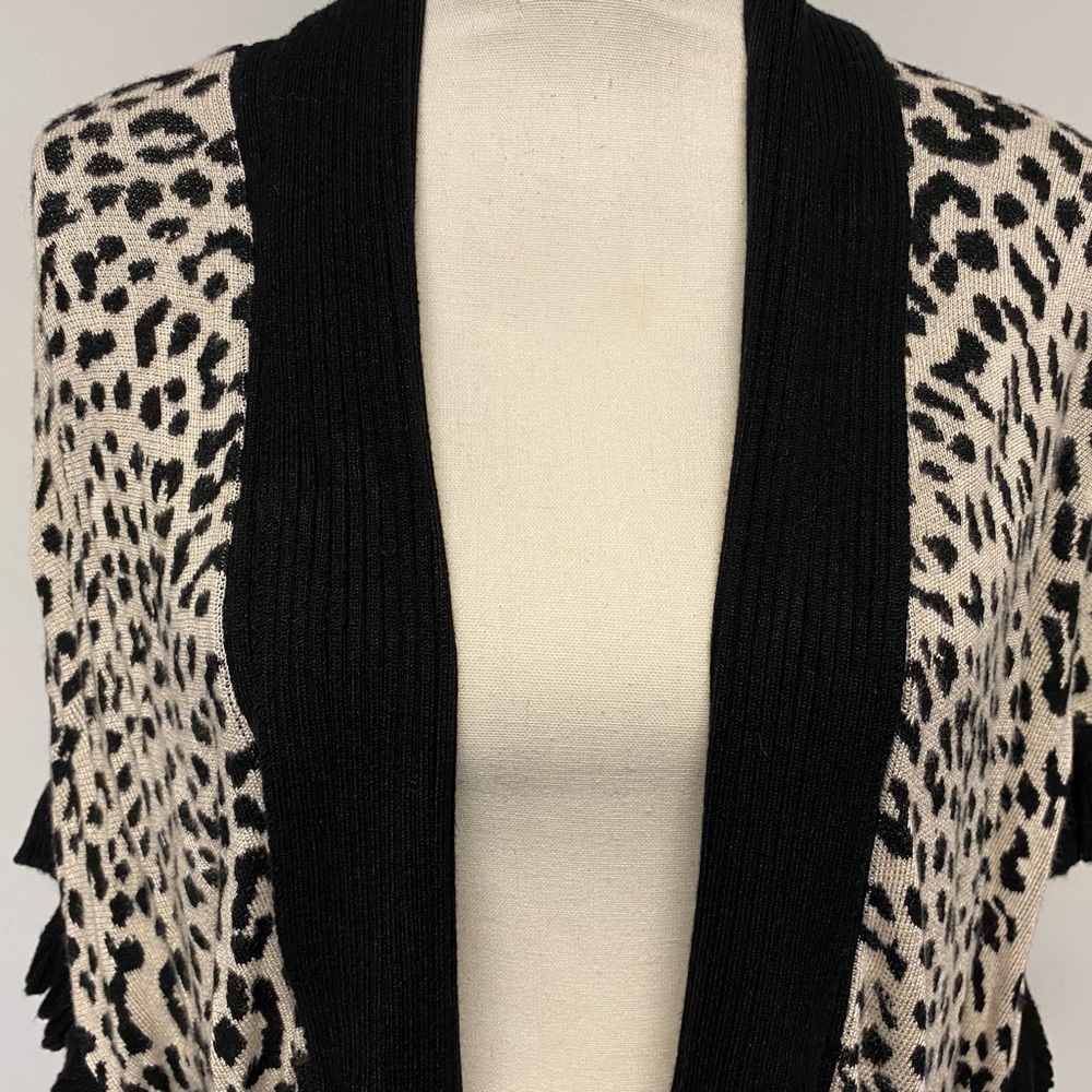 JOSEPH A Cheetah Print Black Ruffle Trim Poncho Shrug Wrap Size Medium - Picture 4 of 8